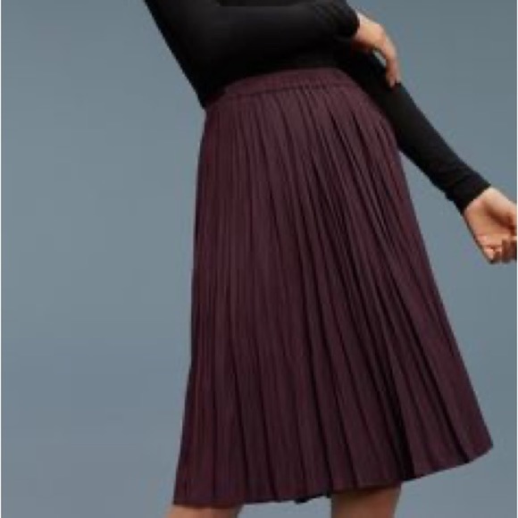 Aritzia Dresses & Skirts - Aritzia Babaton Jude Skirt High Waisted Pleated Midi Burgundy Size Small